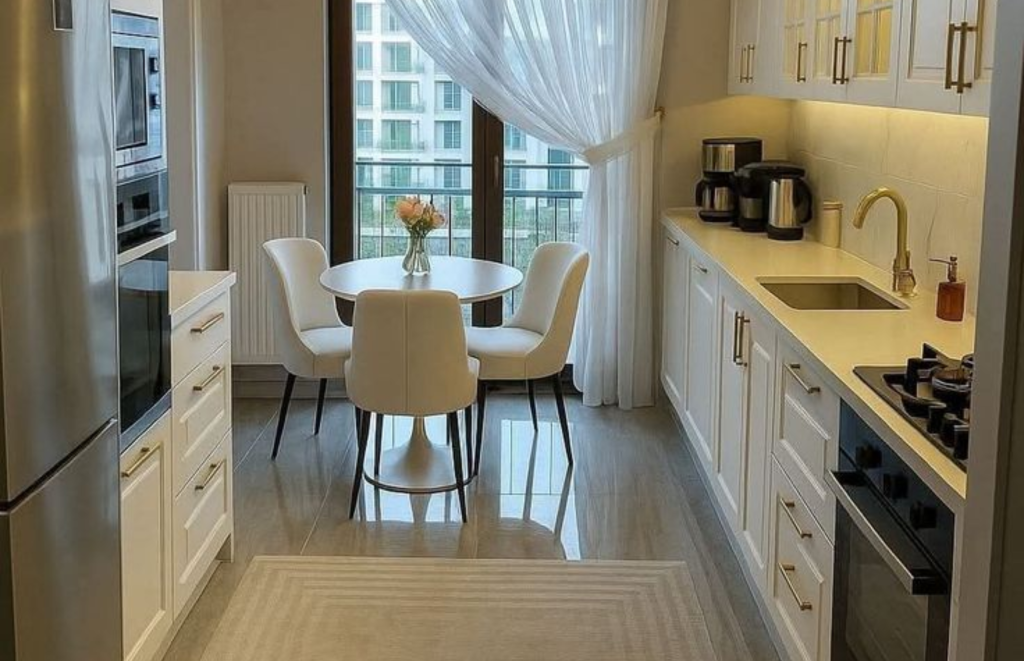 Round Dining Tables in Small Kitchen for more space